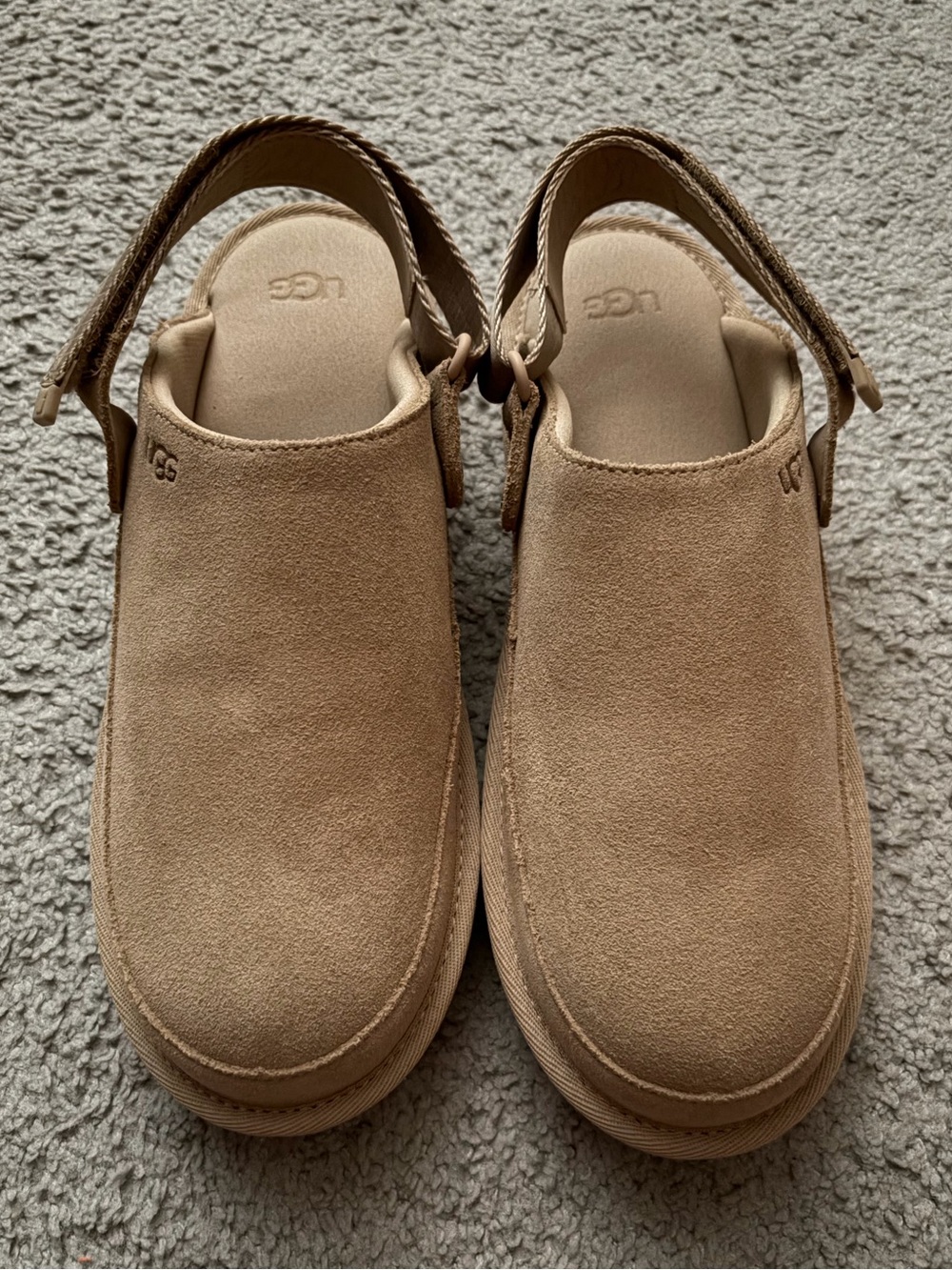 UGG® Goldenstar Clog - Sand - NEVER WORN! (Size 6)